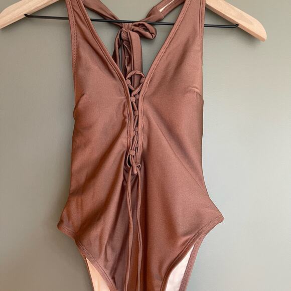 Cupshe Strawberry Fields Forever Back Tie One Piece Swimsuit Size XS Bronze Sexy - Picture 7 of 14